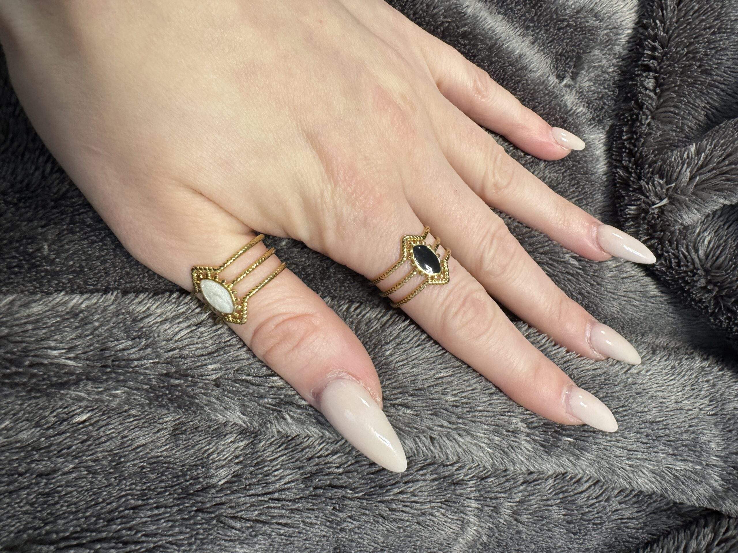 Selene Ring gold weiße / schwarze Mitte - Image 2